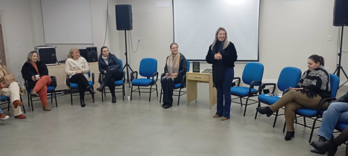 Coordenadora Patrícia Brochier recebeu associadas do Cacis Mulher